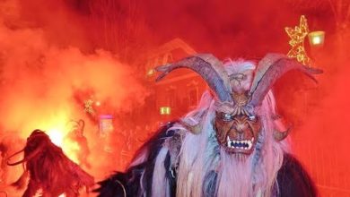 Krampus Windischgarsten 2018 – Krampuslauf mit viel Feuer, Rauch und sexy Engeln